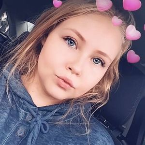 Meet your Posher, Caitlin